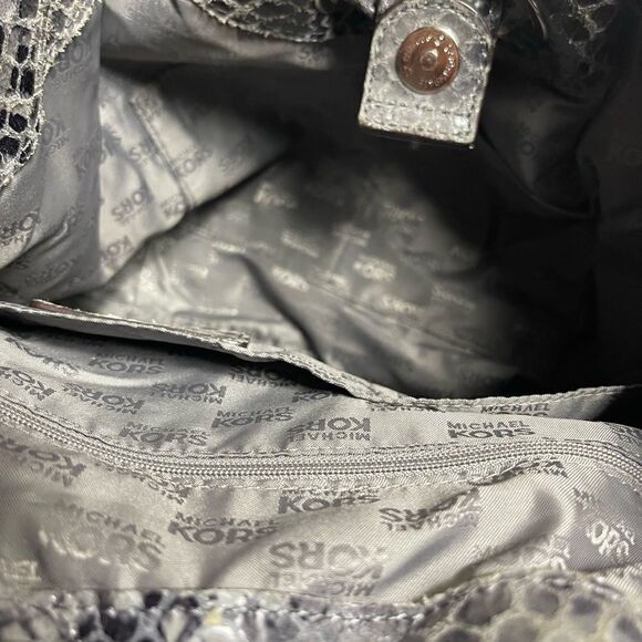 Michael Kors snake skin prints shades of gray shoulder bag silver tone hardwares - Picture 13 of 14